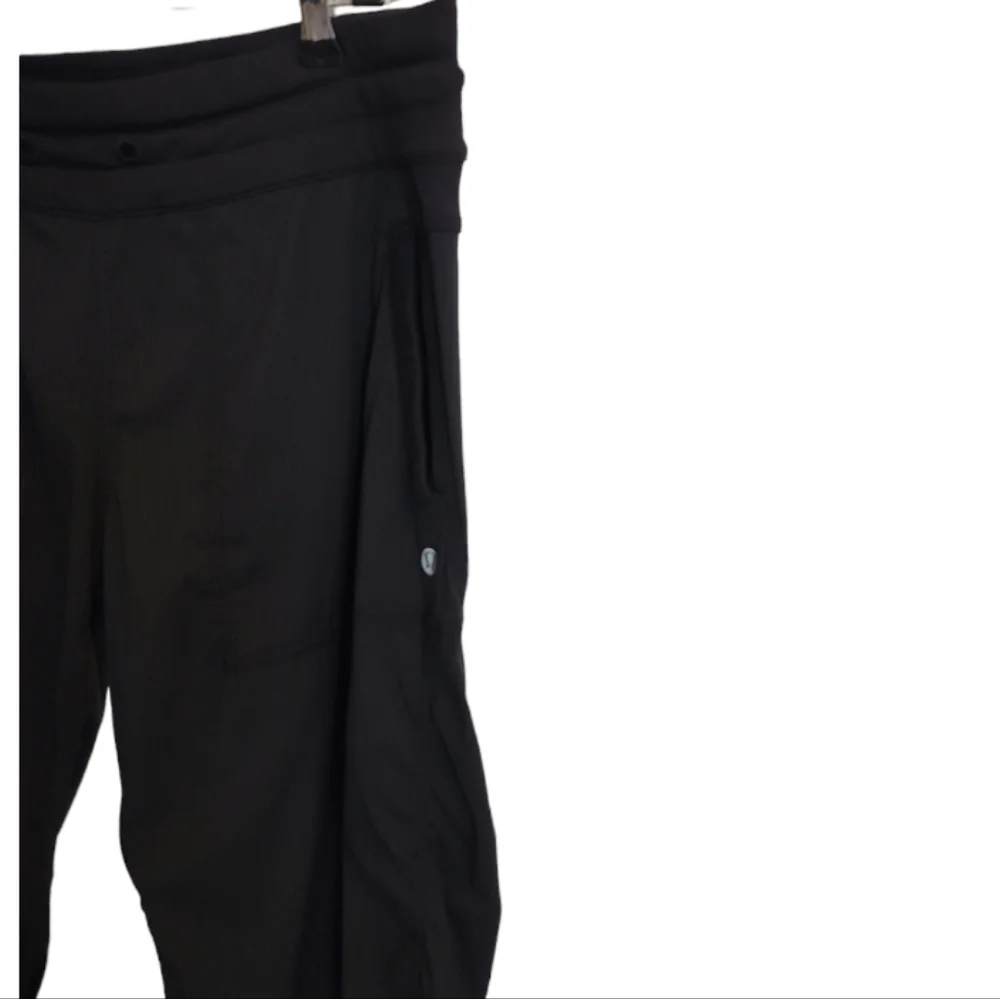 Lululemon Dance Studio Crop in Black